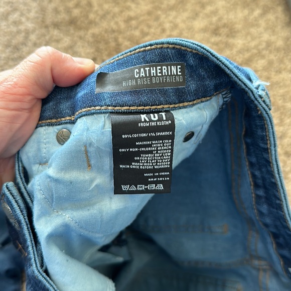 Kut From The Kloth Catherine High Rise Boyfriend Dark Wash Size 8 Distressed - Picture 10 of 12